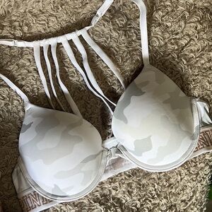 Victoria's Secret PINK White Grey Camouflage Front Clasp Everywhere Push-up Bra